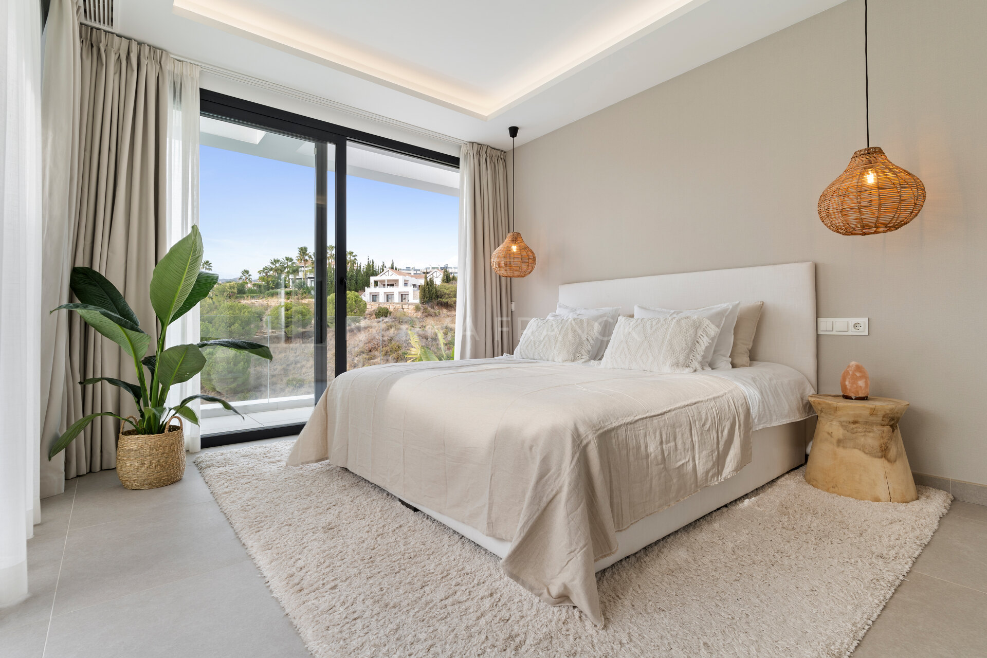 La Resina Golf 4 - 6 bedroom contemporary villa with open views