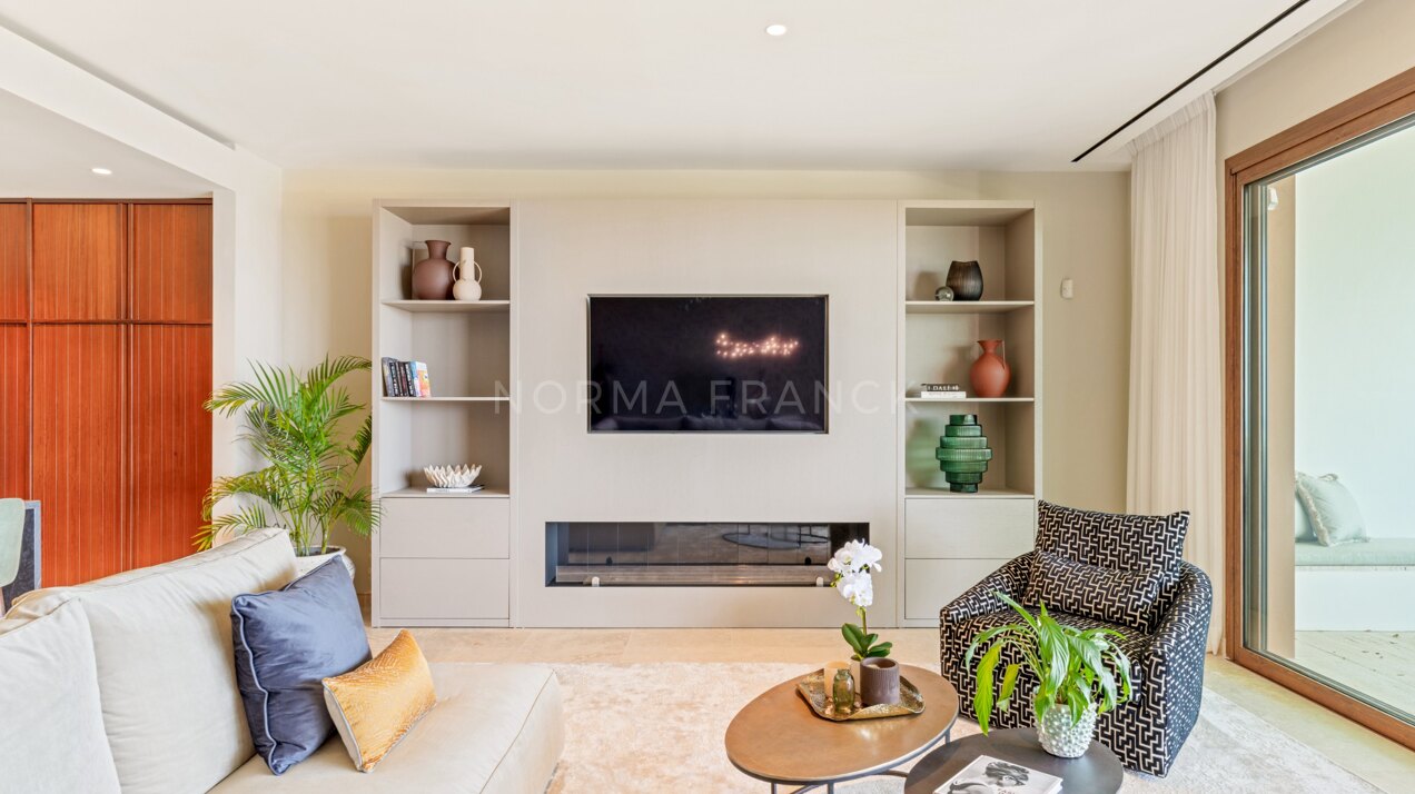 Apartment with Sea and Golf Views in Finca Cortesin