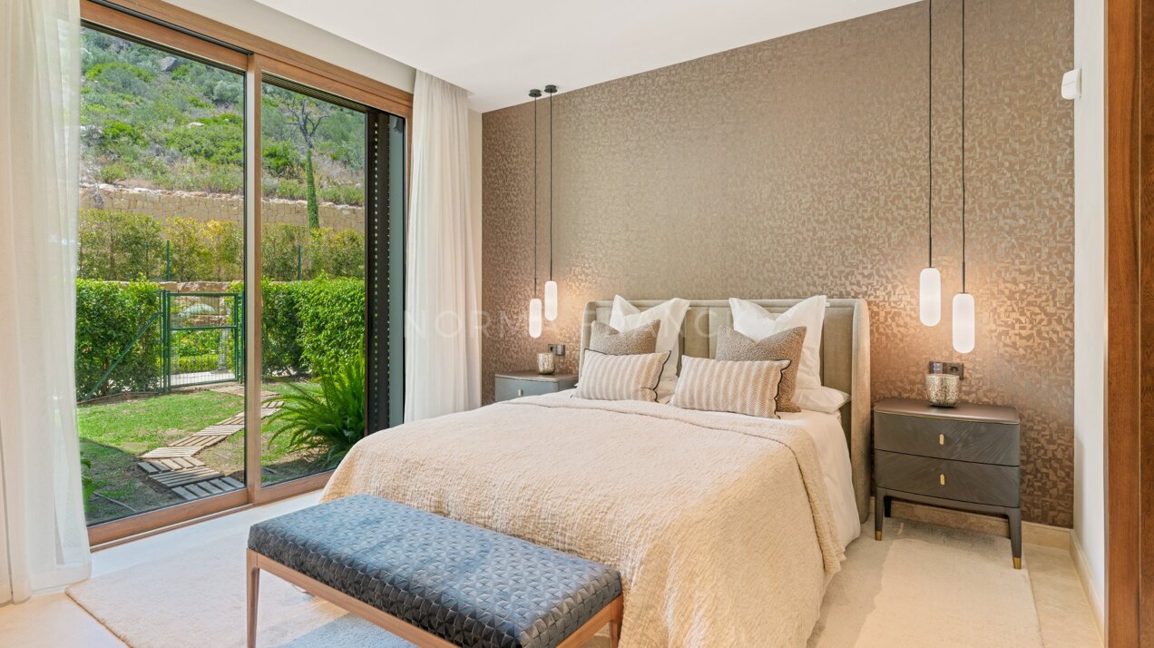 Apartment with Sea and Golf Views in Finca Cortesin