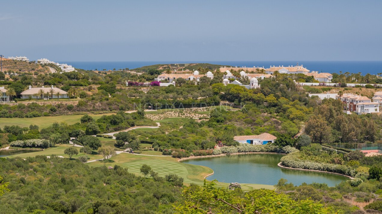 Apartment with Sea and Golf Views in Finca Cortesin