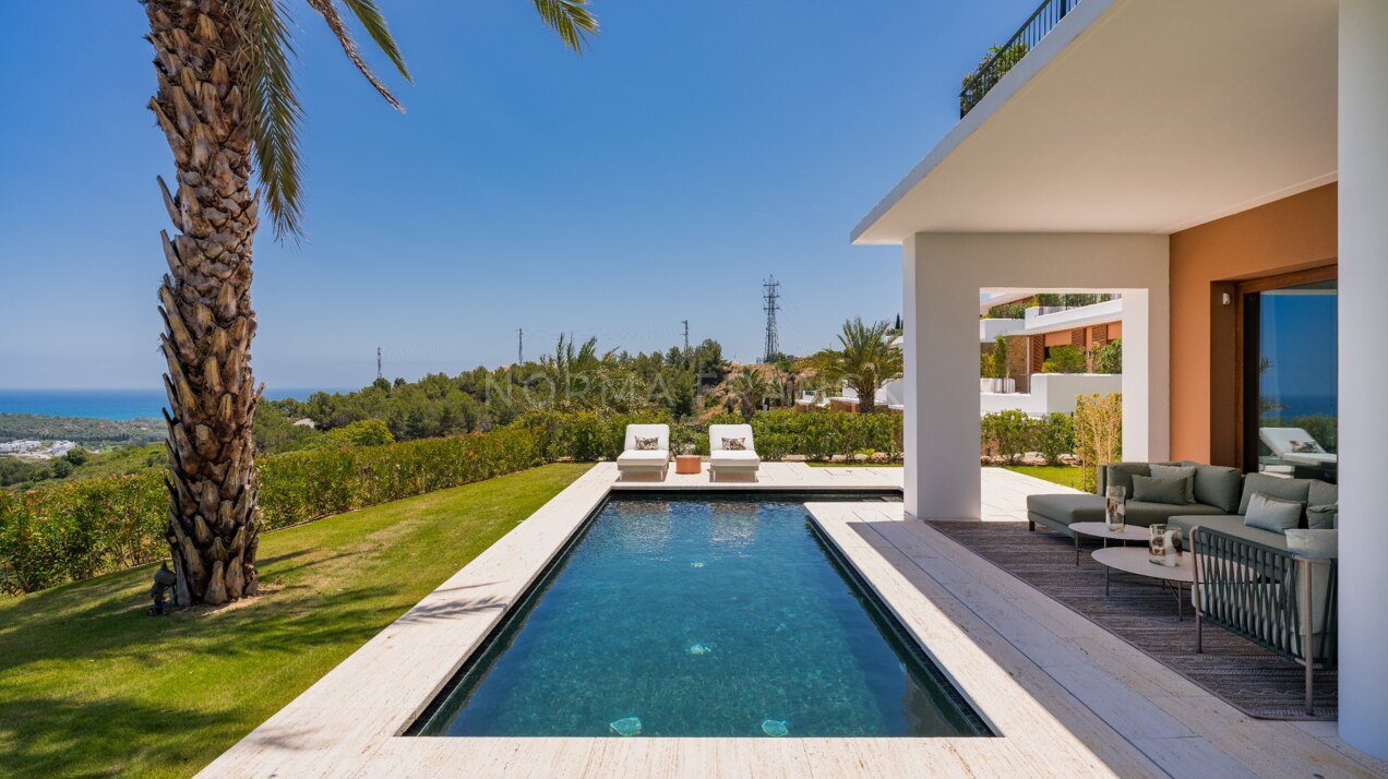 Apartment with Sea and Golf Views in Finca Cortesin