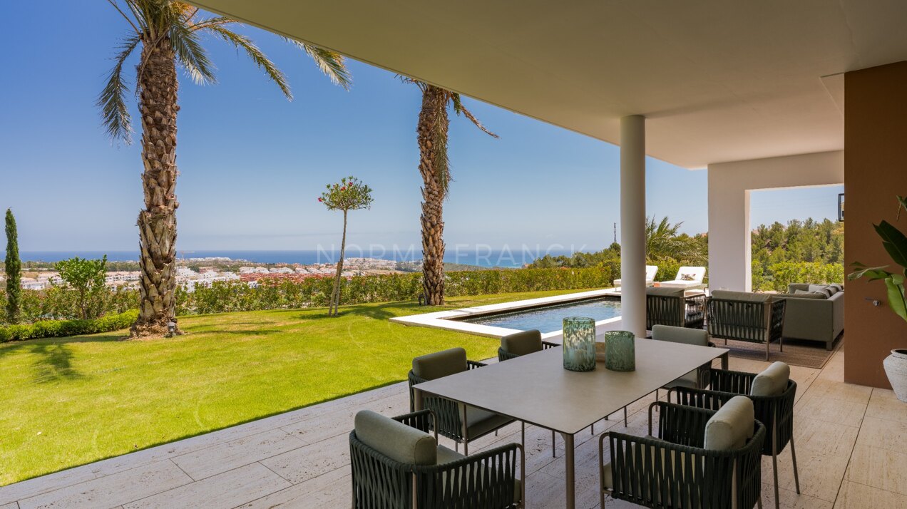 Apartment with Sea and Golf Views in Finca Cortesin