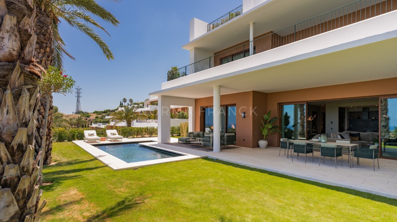 Apartment with Sea and Golf Views in Finca Cortesin