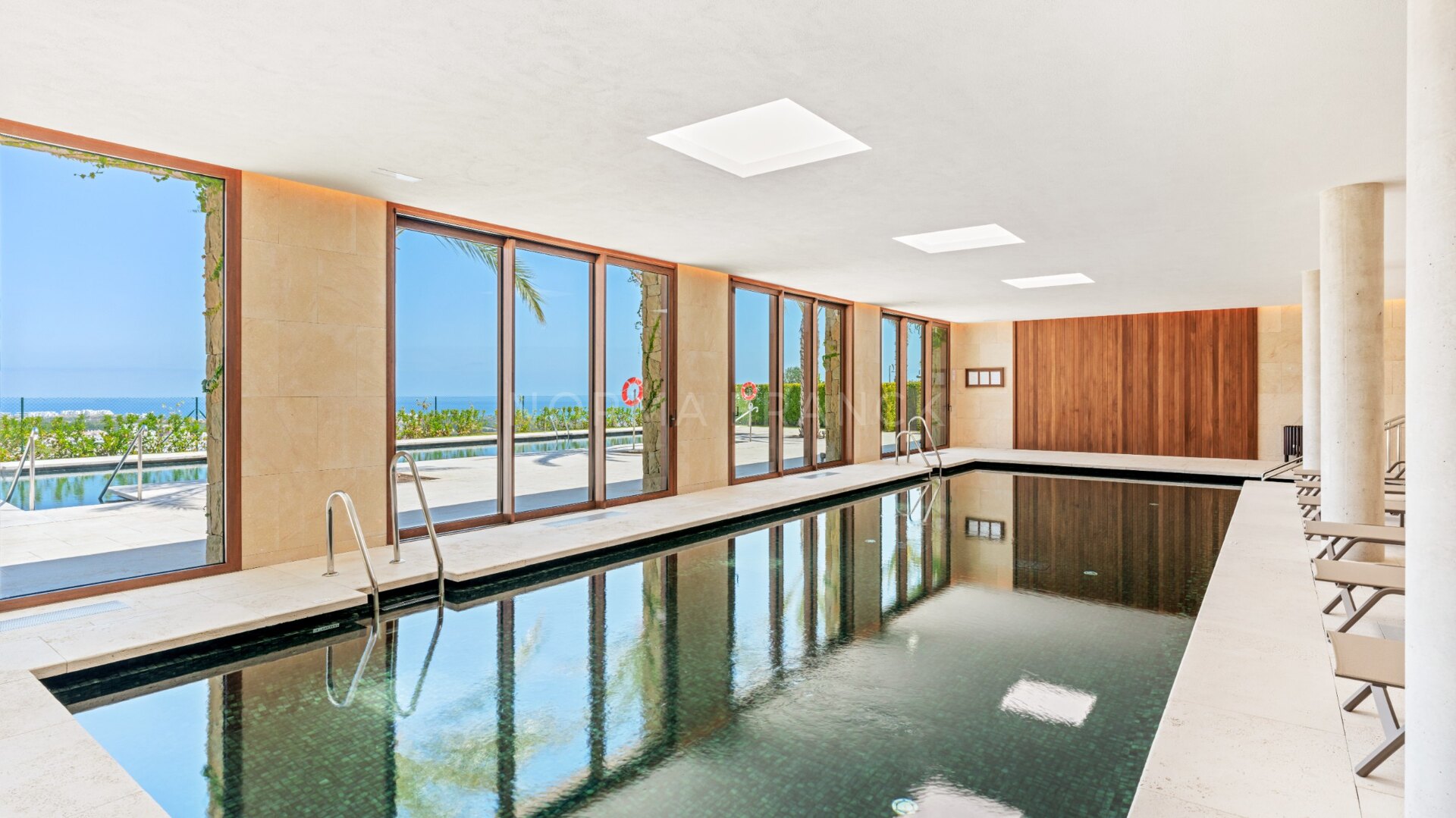 Apartment with Sea and Golf Views in Finca Cortesin