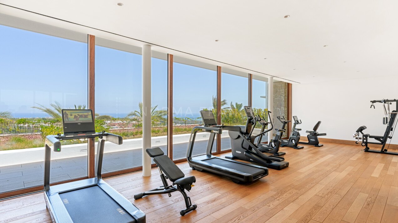 Apartment with Sea and Golf Views in Finca Cortesin