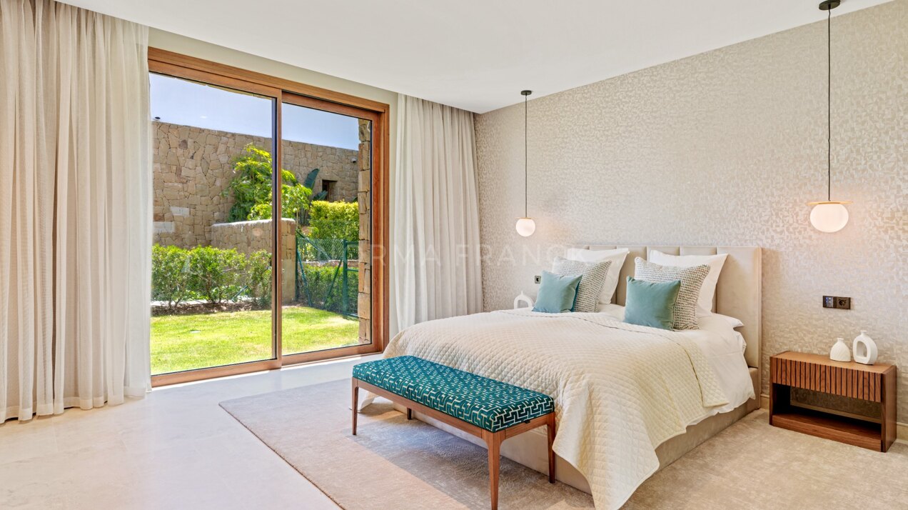 Apartment with Sea and Golf Views in Finca Cortesin