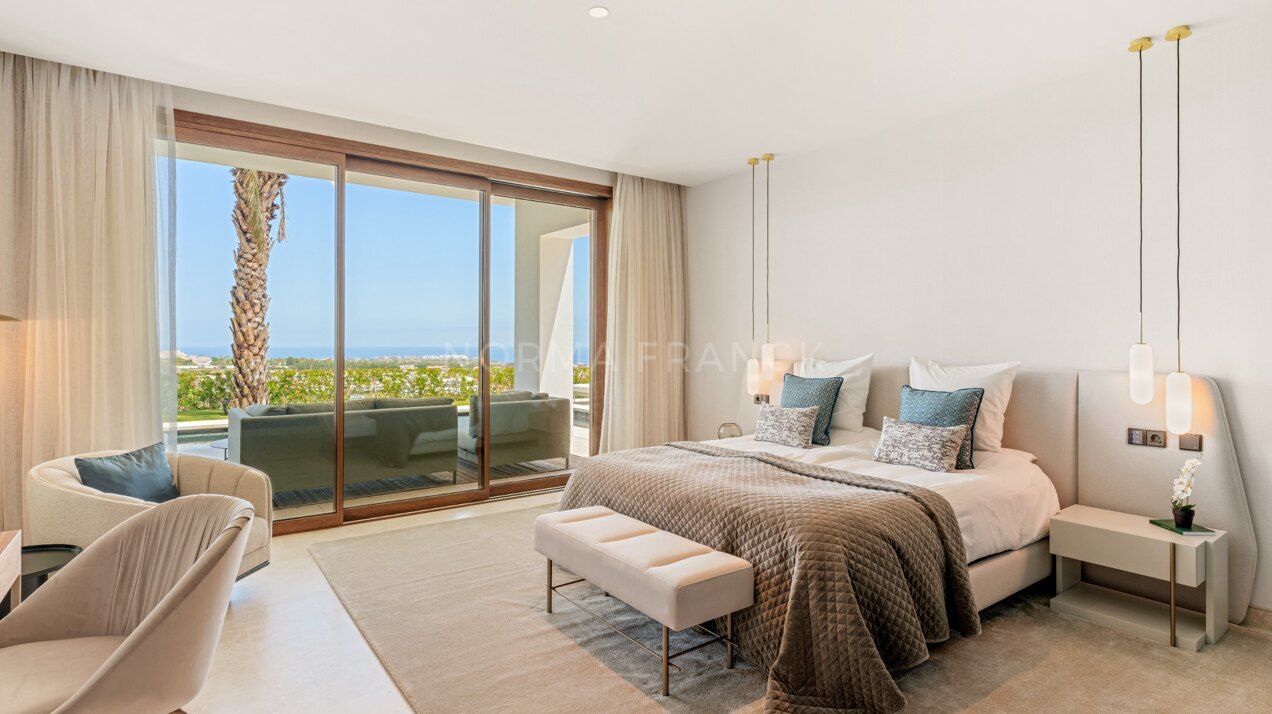 Apartment with Sea and Golf Views in Finca Cortesin