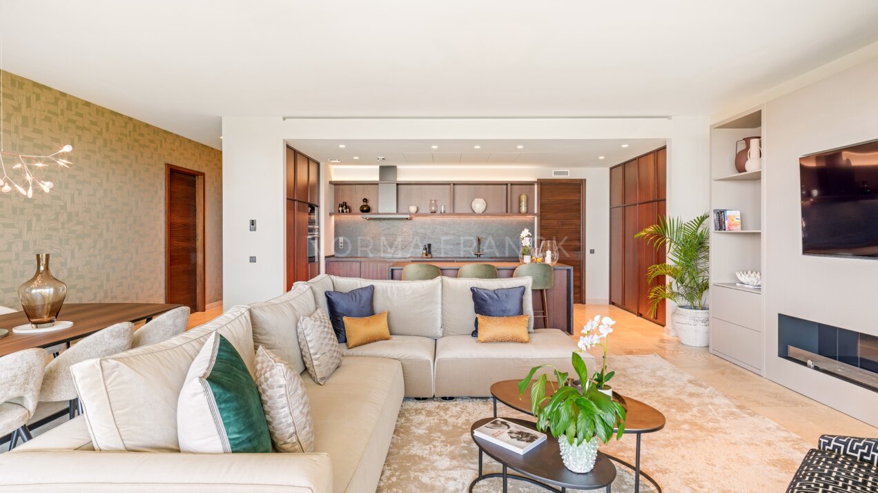 Apartment with Sea and Golf Views in Finca Cortesin