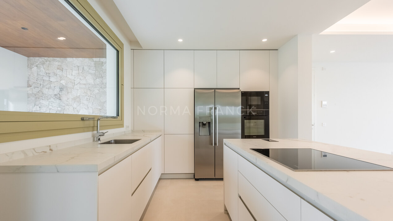Benalús - Modern triplex apartment beachside
