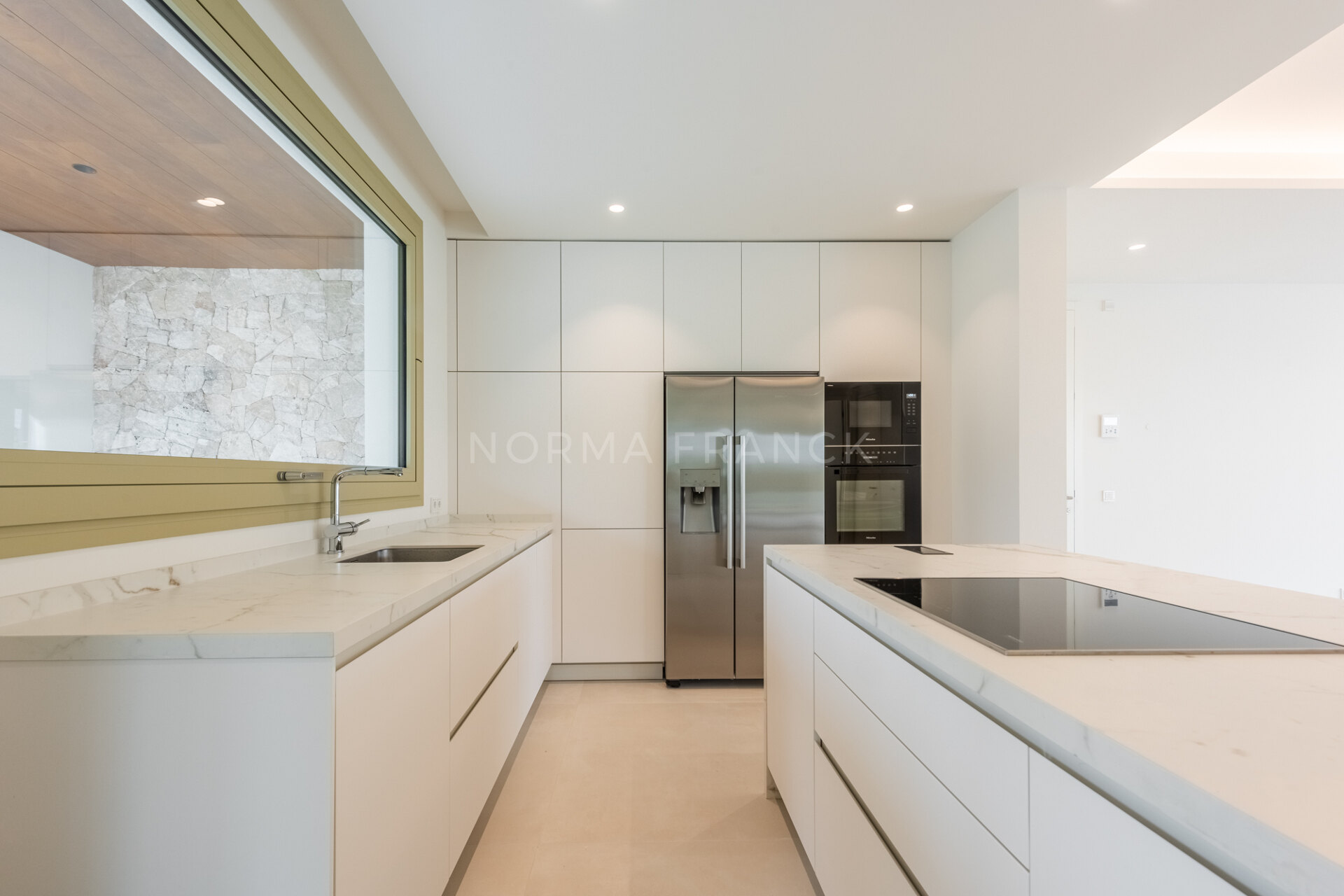Benalús - Modern triplex apartment beachside
