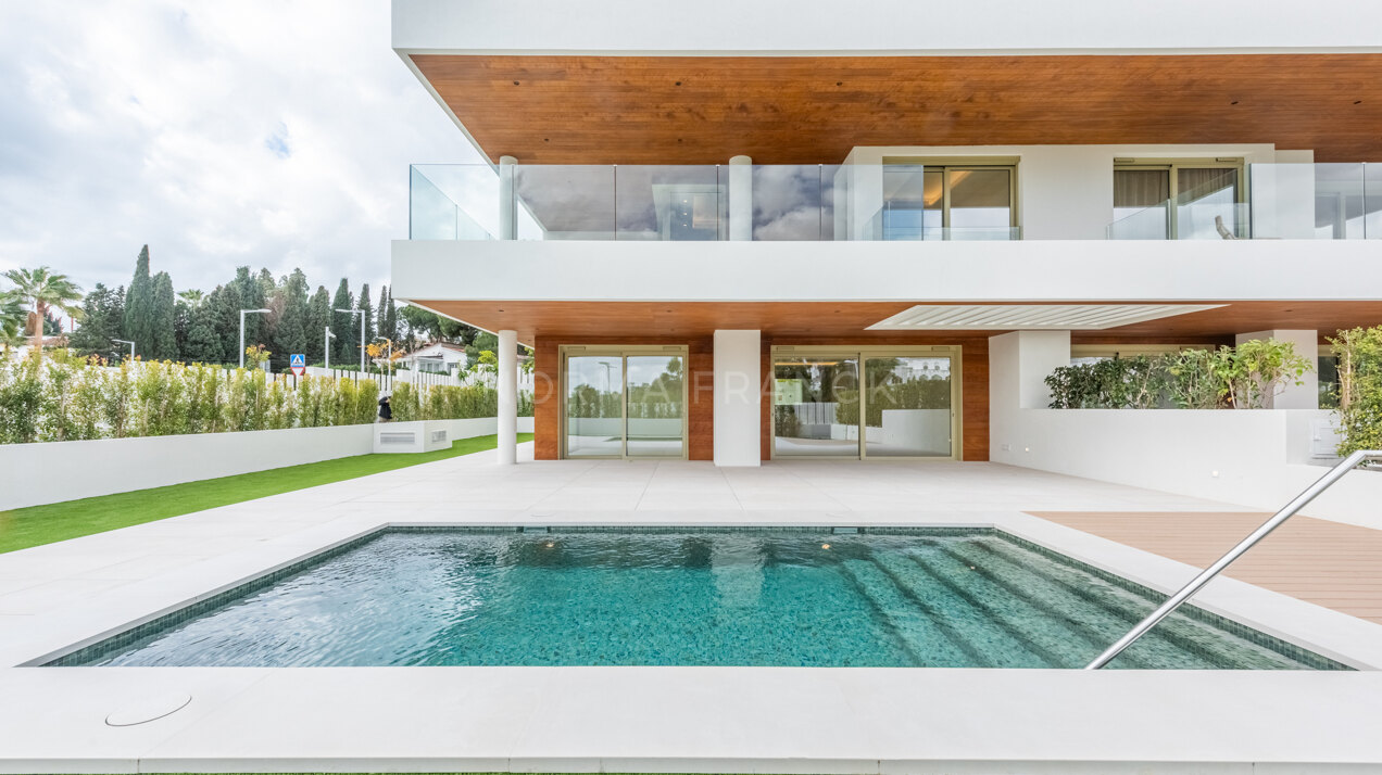 Benalús - Modern triplex apartment beachside