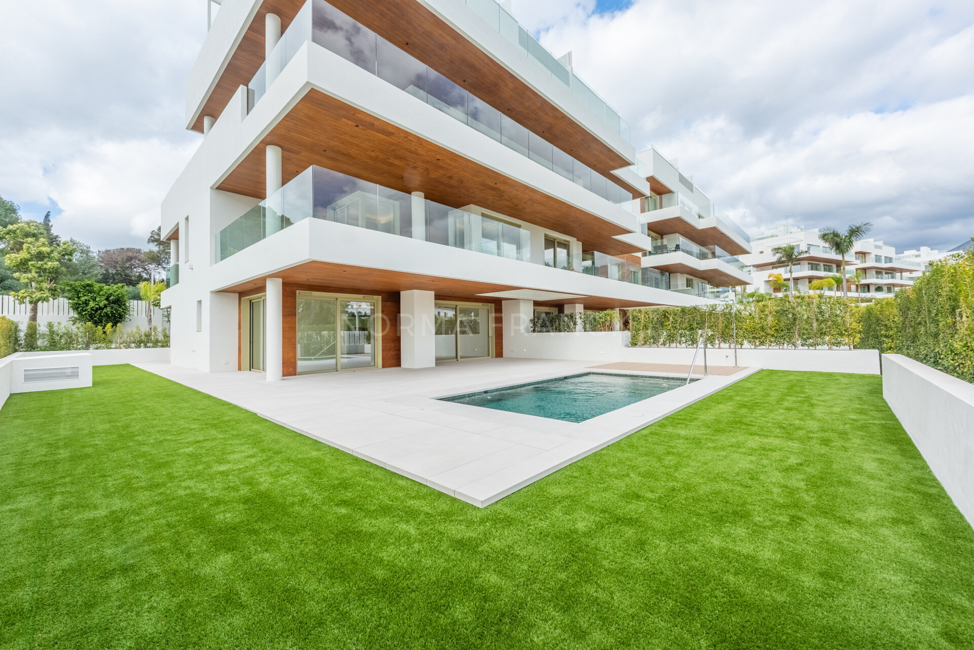 Benalús - Modern triplex apartment beachside