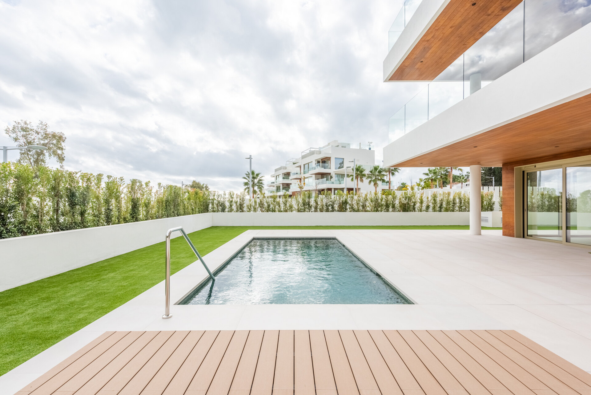 Benalús - Modern triplex apartment beachside