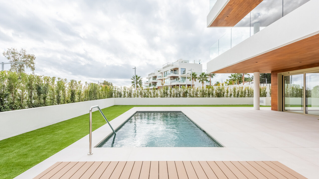 Benalús - Modern triplex apartment beachside