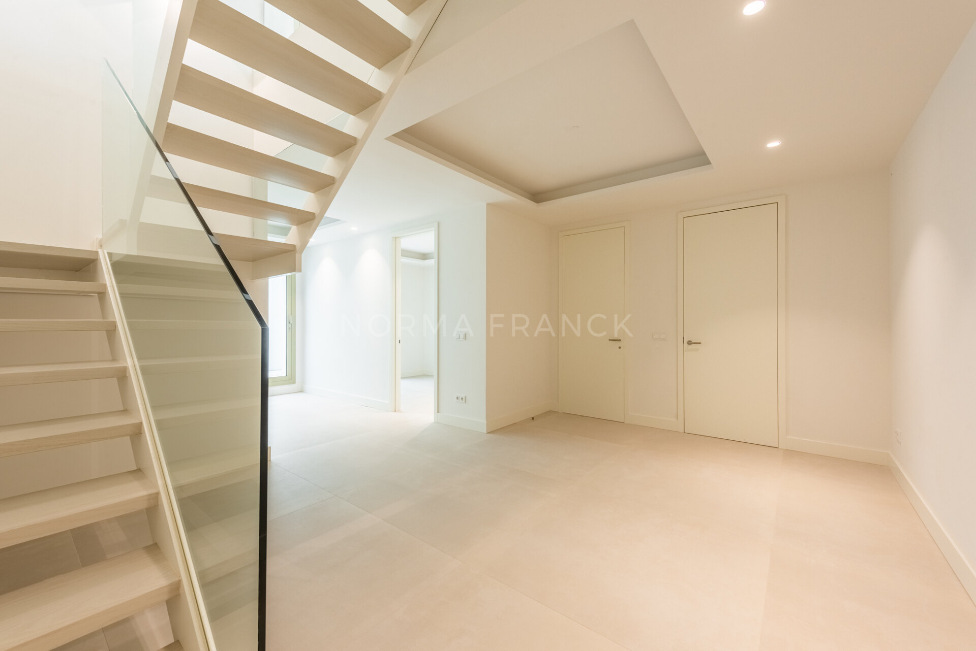 Benalús - Modern triplex apartment beachside