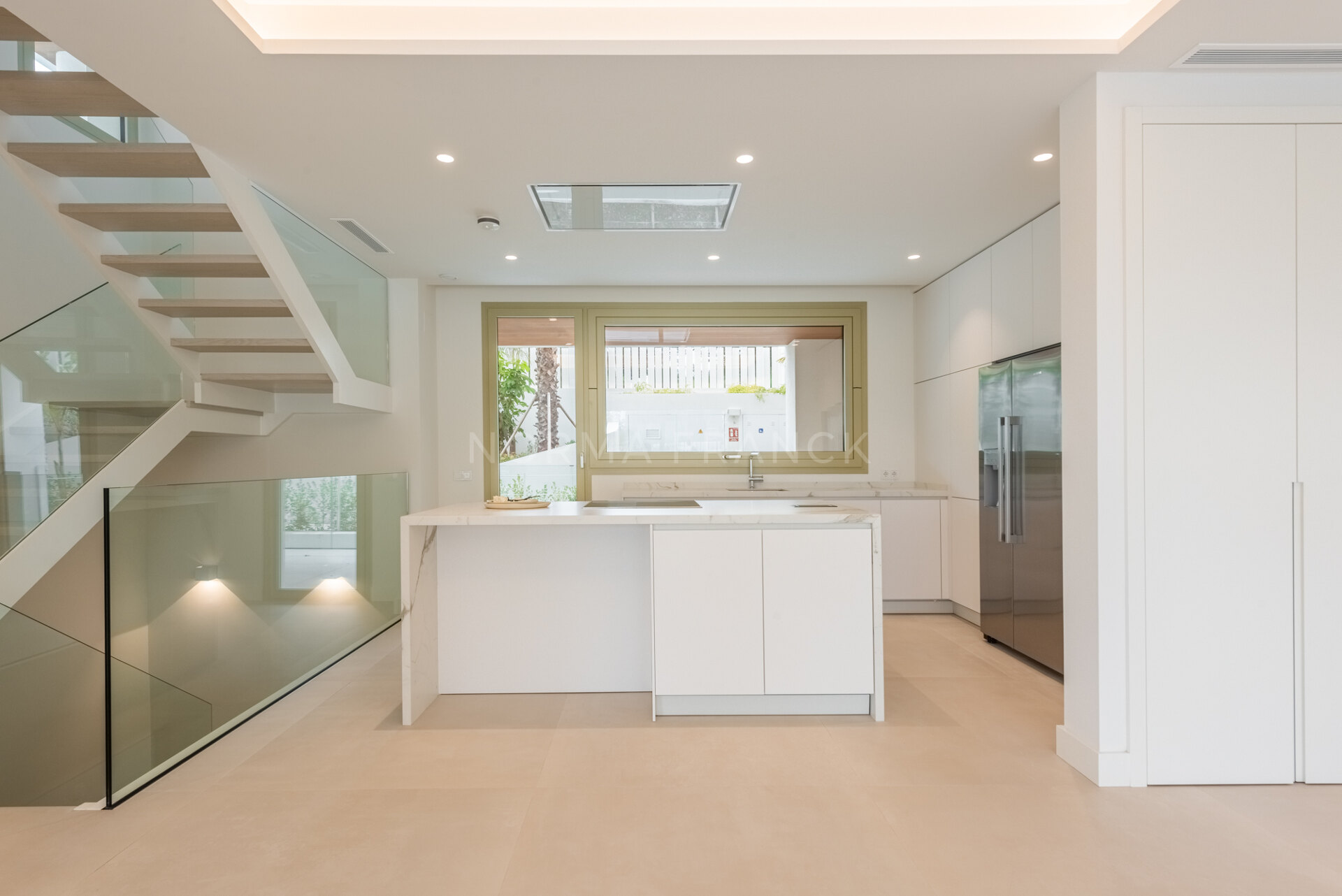 Benalús - Modern triplex apartment beachside
