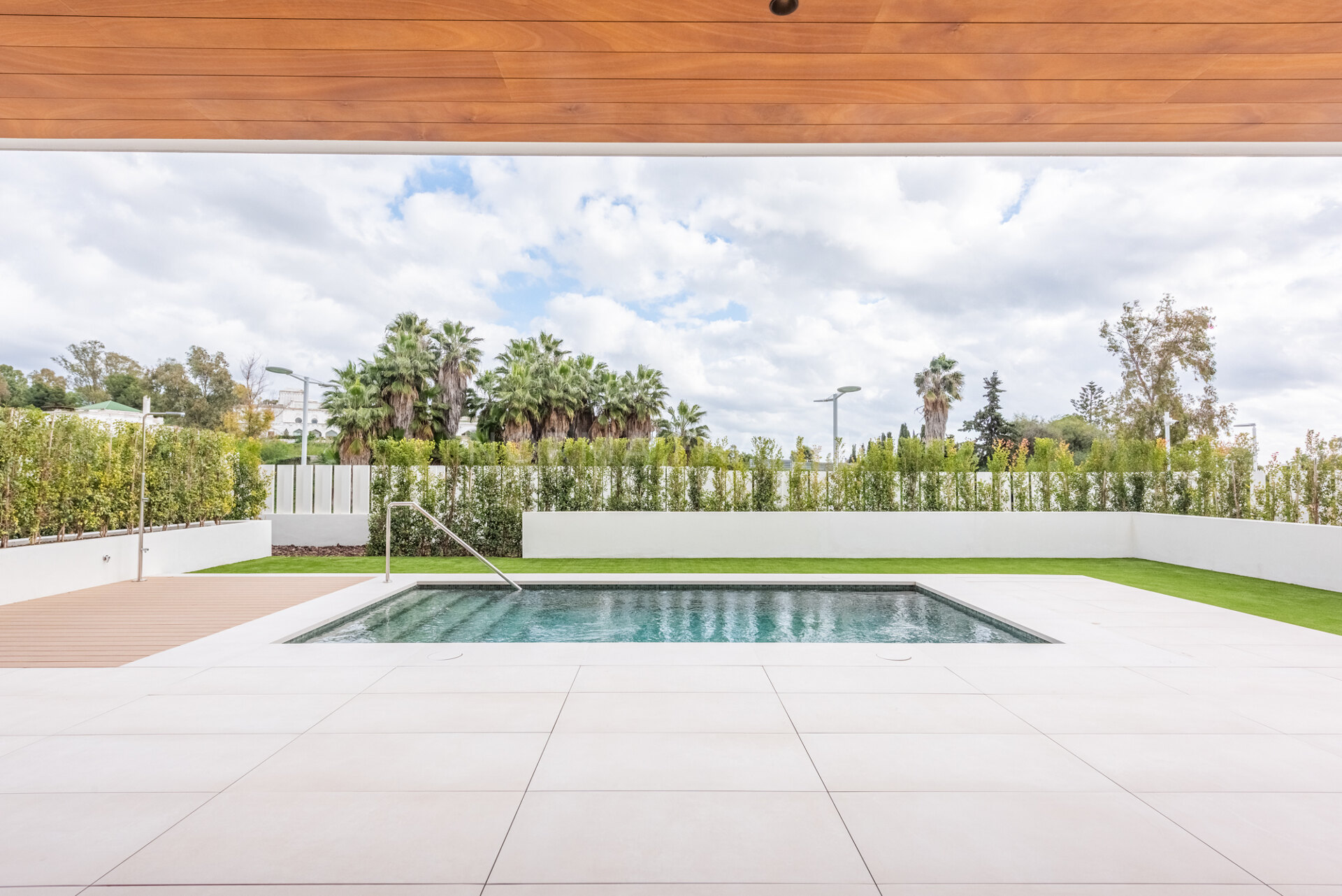 Benalús - Modern triplex apartment beachside
