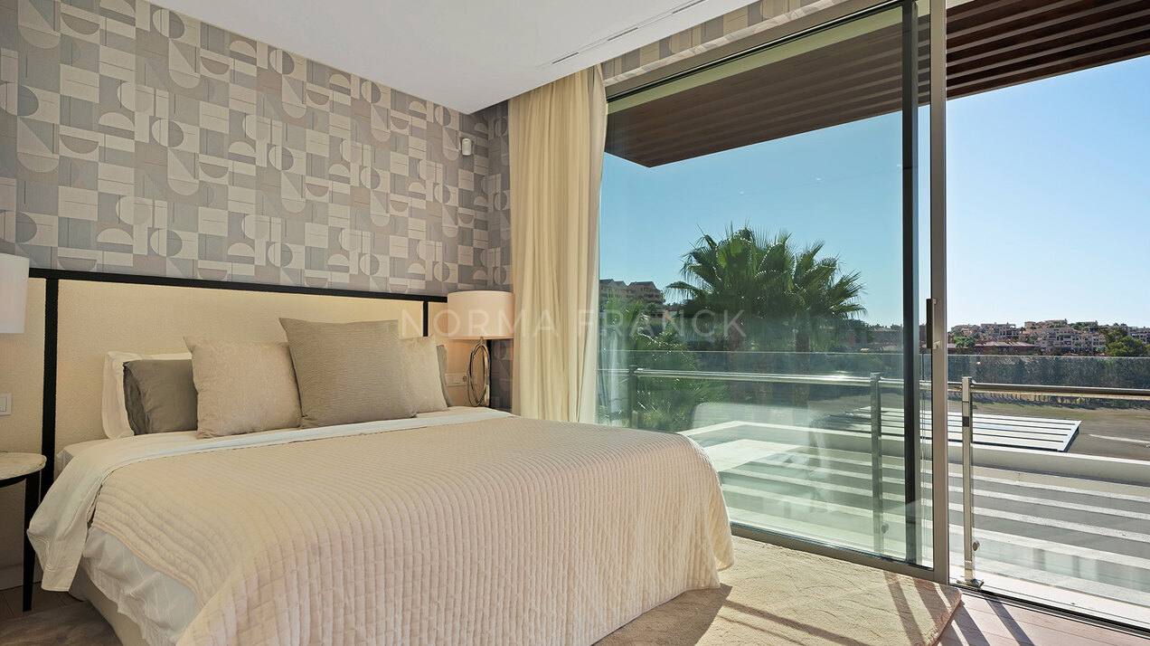 Contemporary villa in atalaya Golf