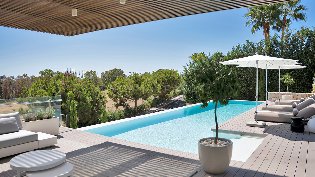 Contemporary villa in atalaya Golf