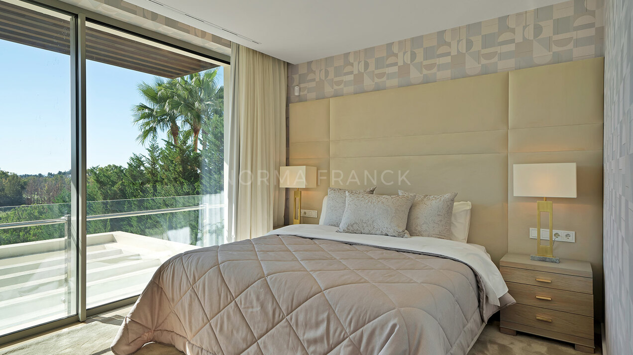 Contemporary villa in atalaya Golf