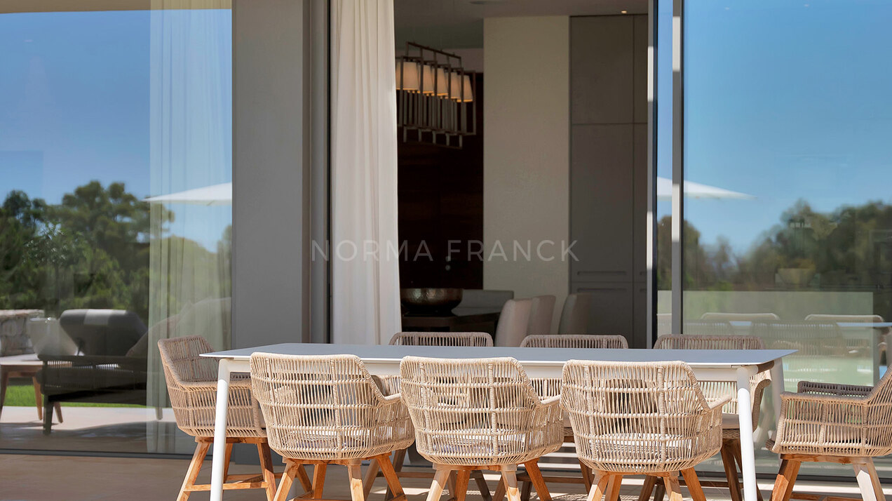 Contemporary villa in atalaya Golf