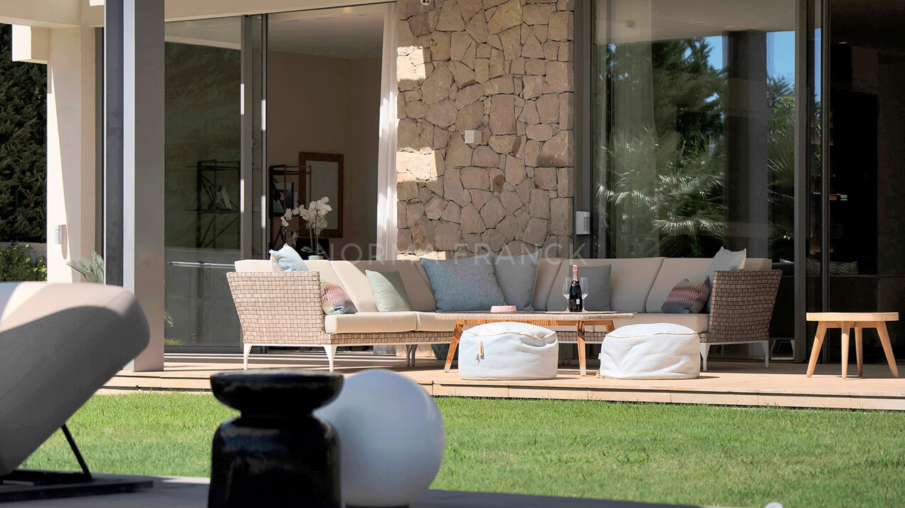 Contemporary villa in atalaya Golf