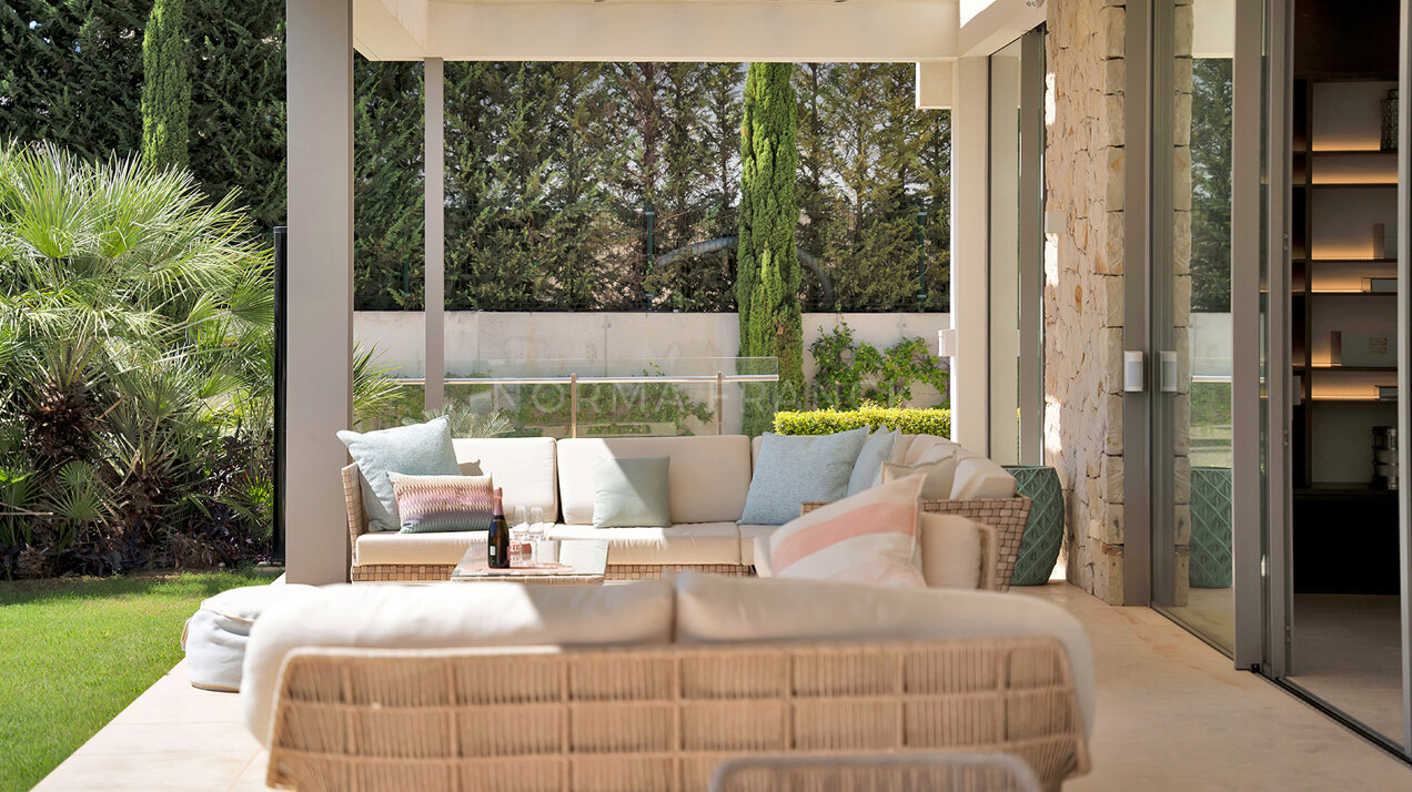 Contemporary villa in atalaya Golf