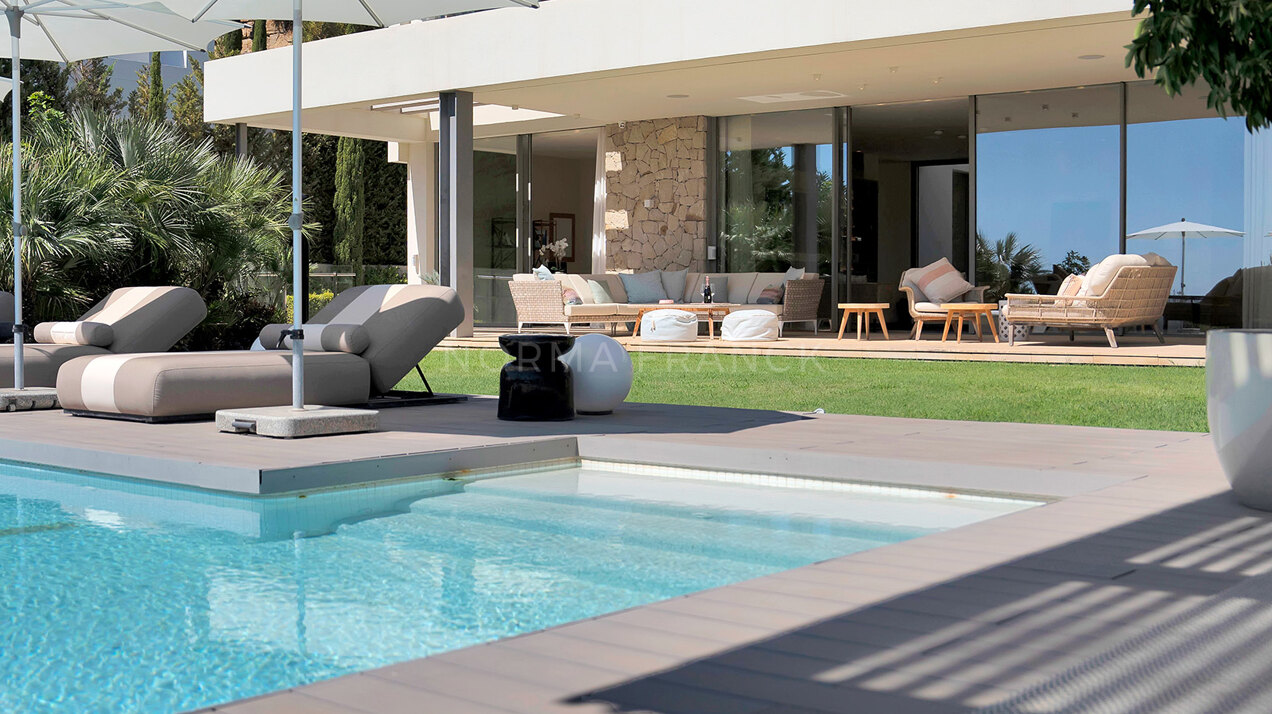Contemporary villa in atalaya Golf