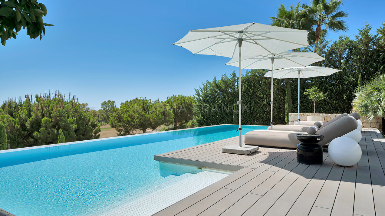 Contemporary villa in atalaya Golf