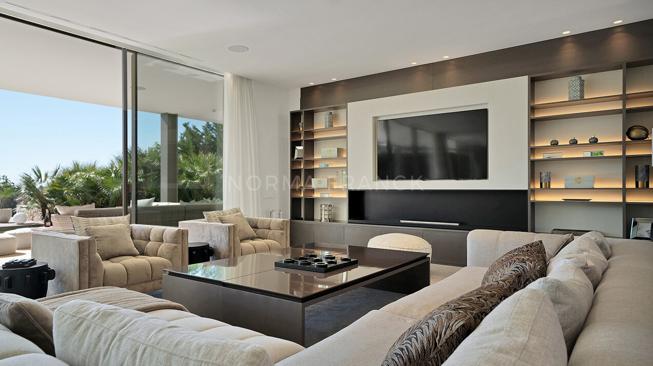 Contemporary villa in atalaya Golf