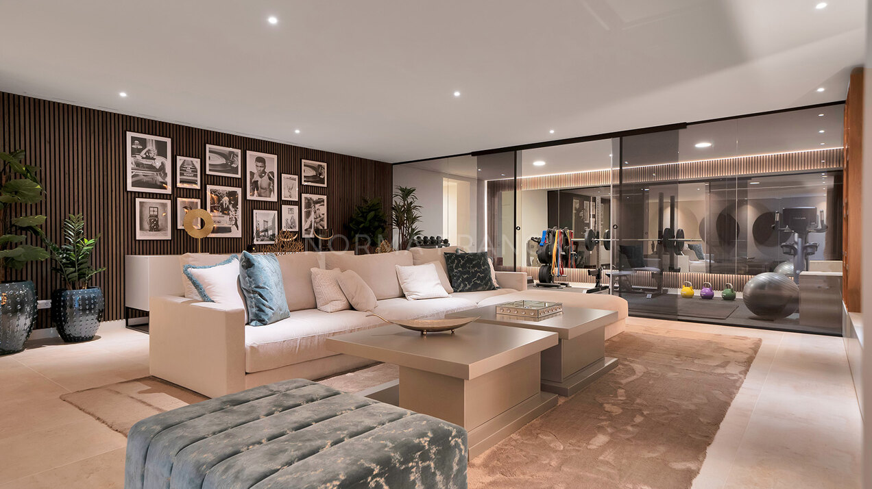 Contemporary villa in atalaya Golf