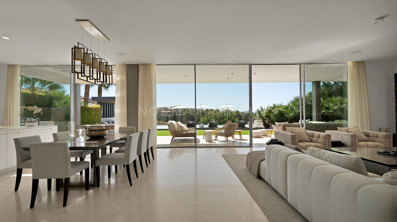 Contemporary villa in atalaya Golf