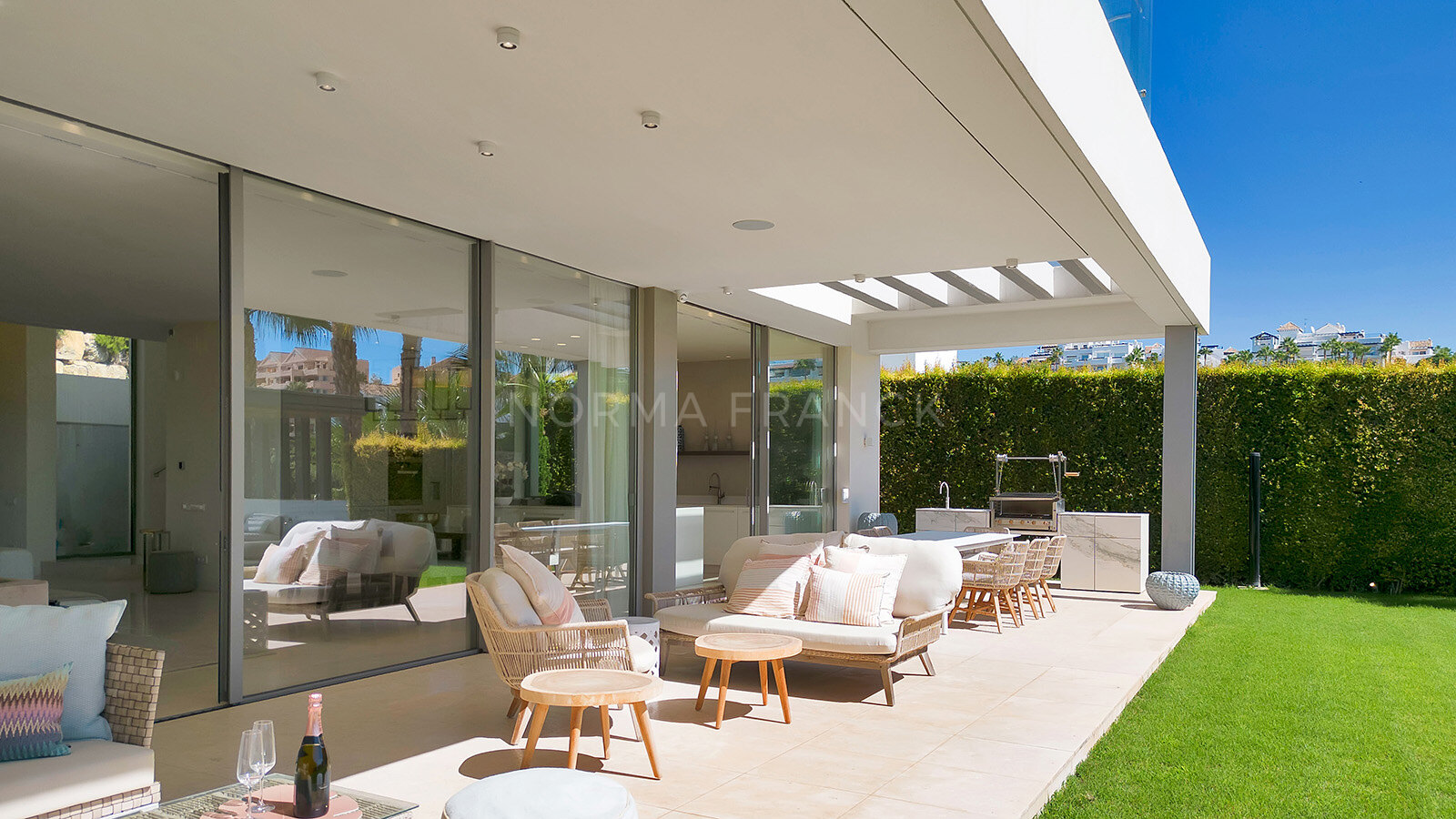 Contemporary villa in atalaya Golf