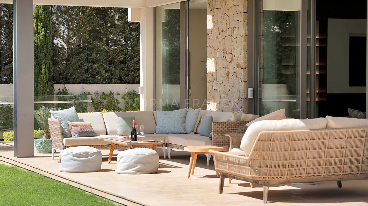 Contemporary villa in atalaya Golf