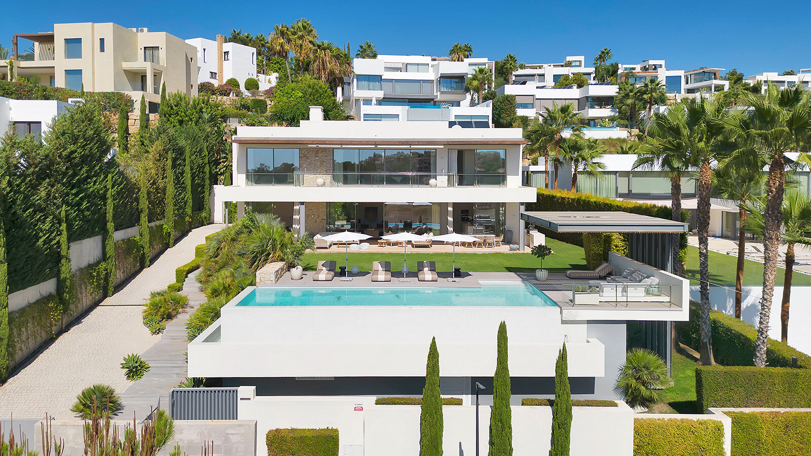 Contemporary villa in atalaya Golf