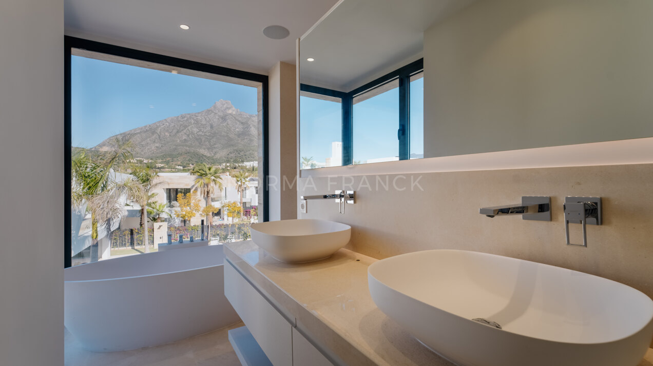 Villa Atria 4 - Contemporary villa in the Golden Mile