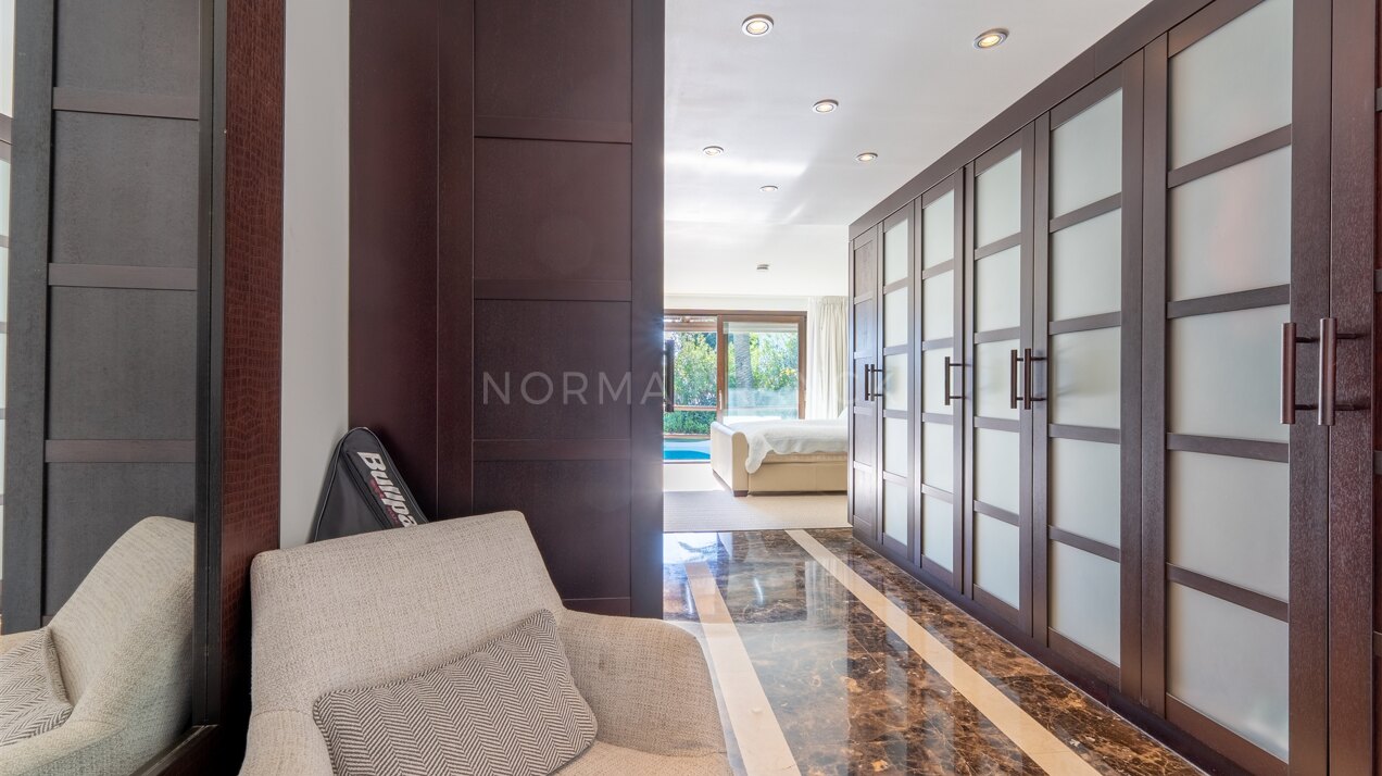 Villa Bali - Stunning villa with Spectacular Mountain Views in Nueva Andalucia, Marbella