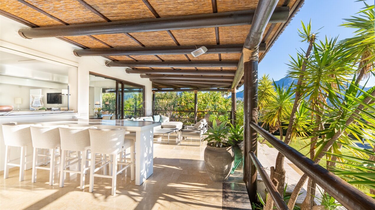 Villa Bali - Stunning villa with Spectacular Mountain Views in Nueva Andalucia, Marbella