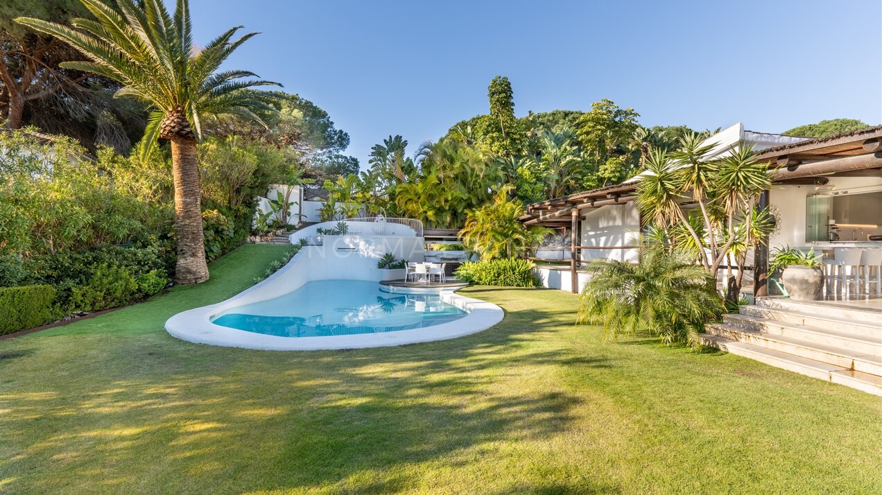 Villa Bali - Stunning villa with Spectacular Mountain Views in Nueva Andalucia, Marbella