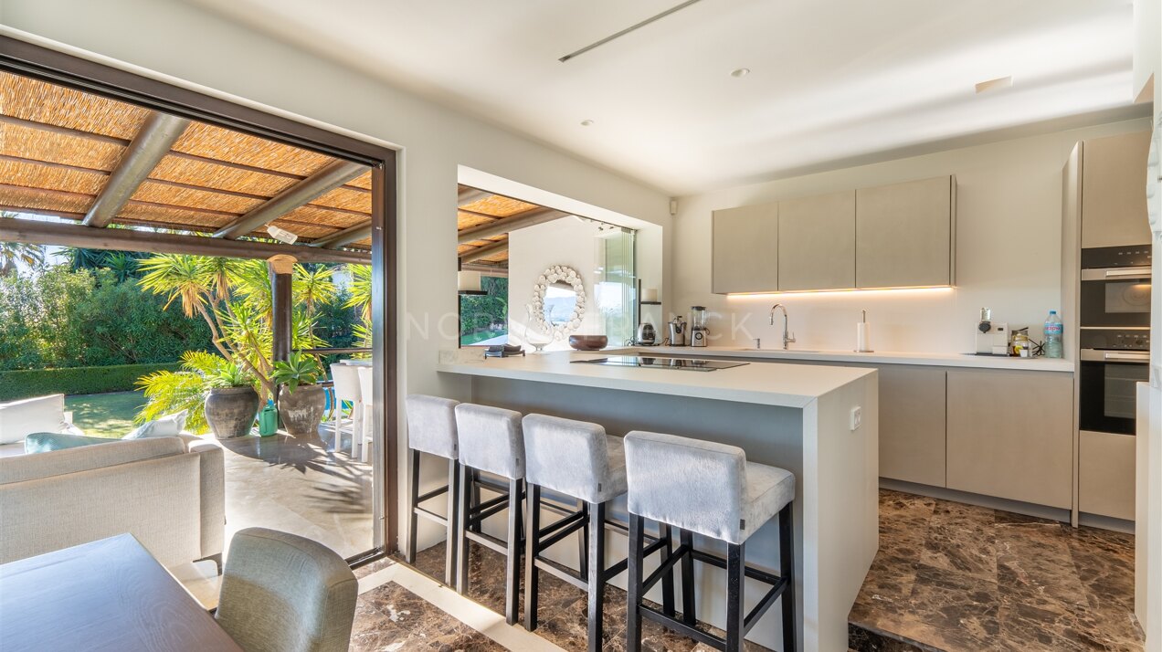 Villa Bali - Stunning villa with Spectacular Mountain Views in Nueva Andalucia, Marbella