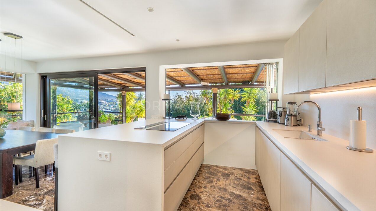 Villa Bali - Stunning villa with Spectacular Mountain Views in Nueva Andalucia, Marbella
