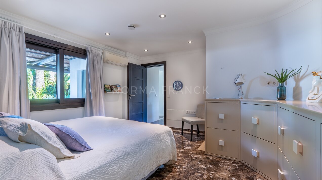Villa Bali - Stunning villa with Spectacular Mountain Views in Nueva Andalucia, Marbella