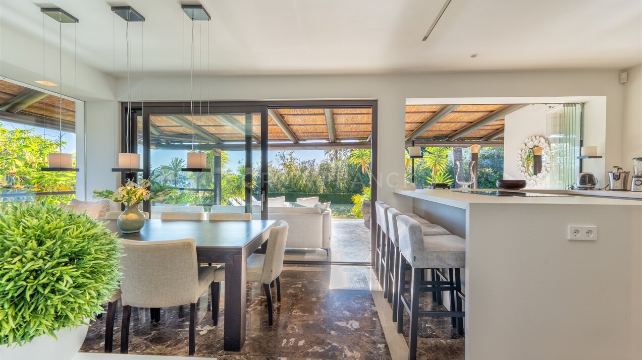 Villa Bali - Stunning villa with Spectacular Mountain Views in Nueva Andalucia, Marbella