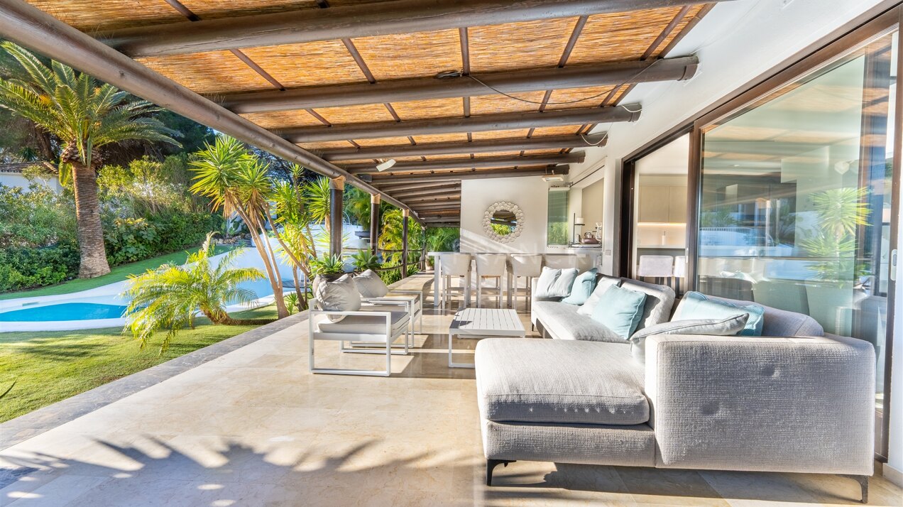 Villa Bali - Stunning villa with Spectacular Mountain Views in Nueva Andalucia, Marbella
