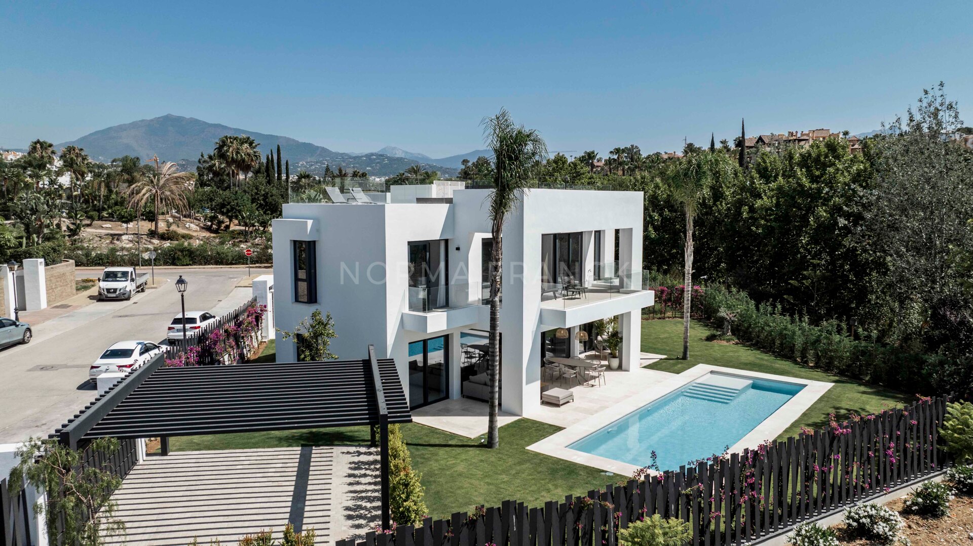 Los Olivos - Modern villa located in Estepona East