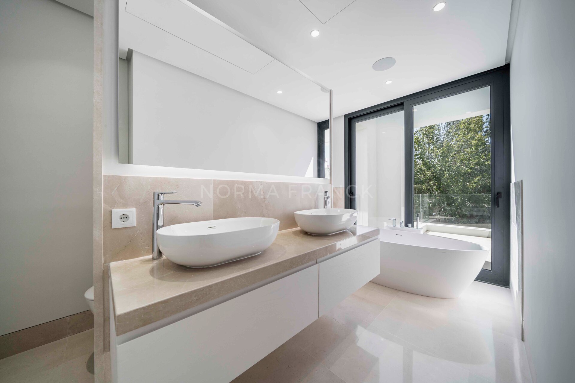 Los Olivos - Modern villa located in Estepona East