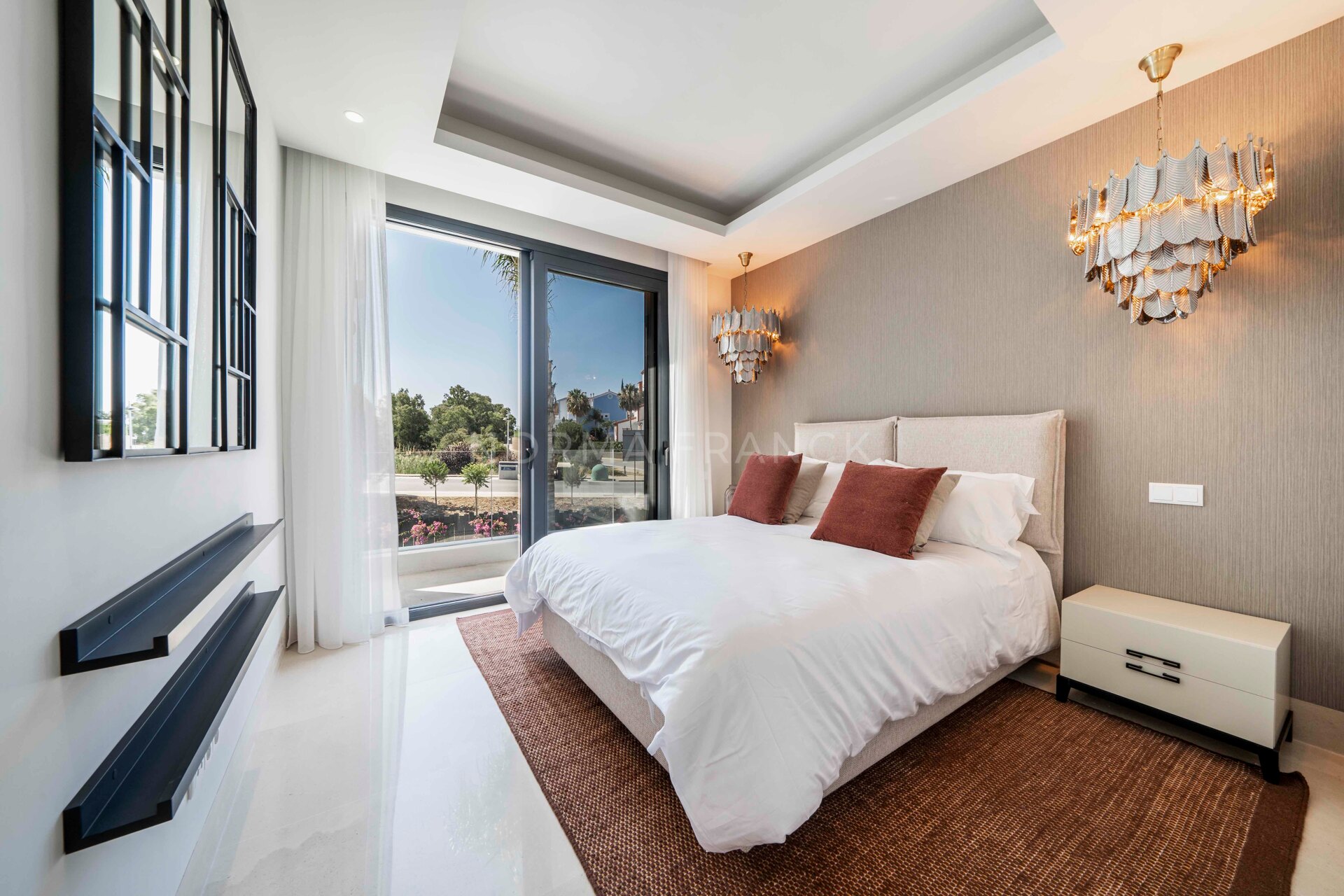 Los Olivos - Modern villa located in Estepona East