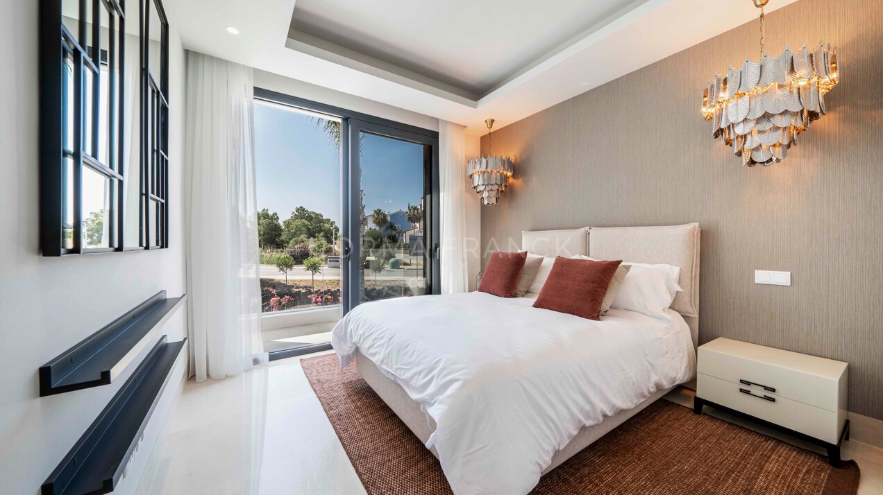 Los Olivos - Modern villa located in Estepona East