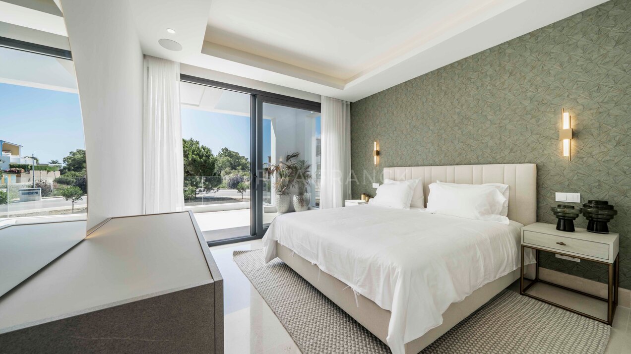 Los Olivos - Modern villa located in Estepona East