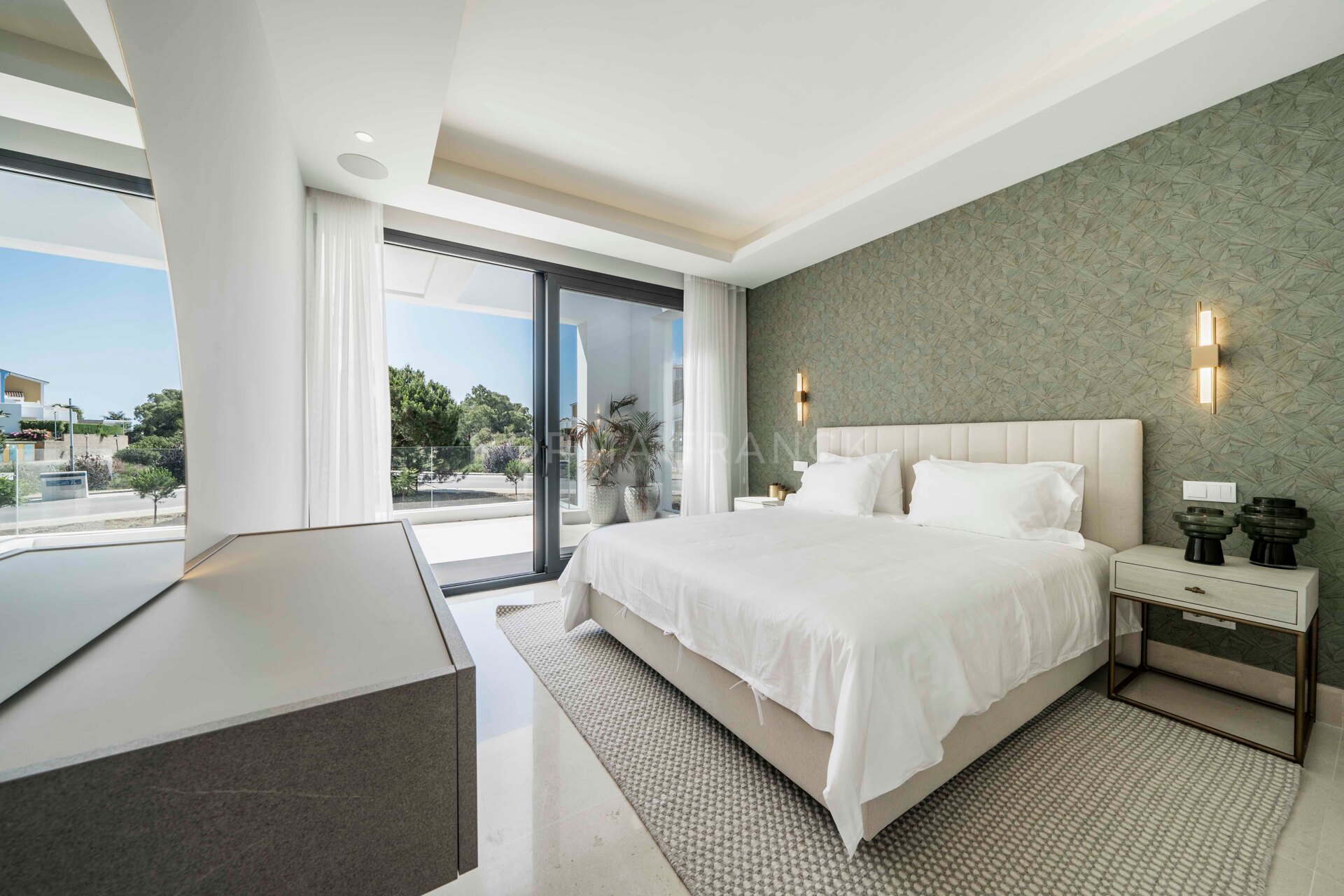 Los Olivos - Modern villa located in Estepona East